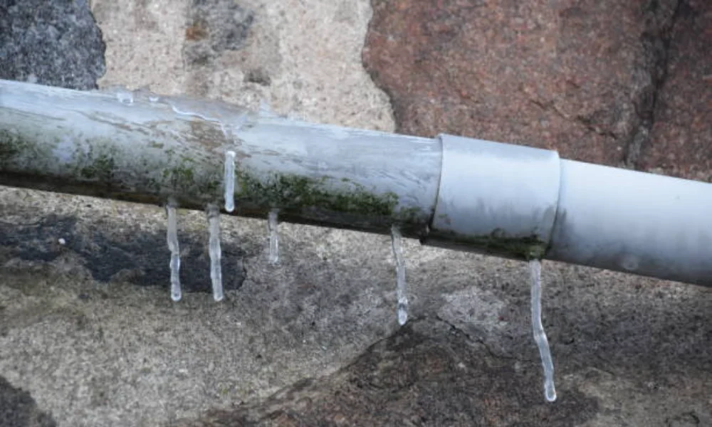 can frozen pipes cause drain clog