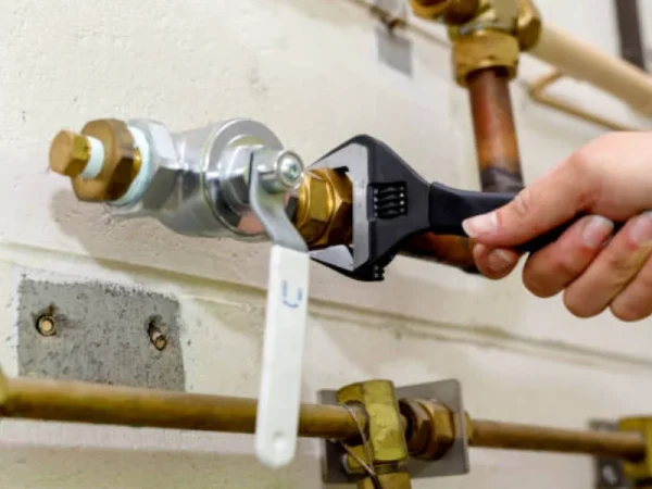 fix a leaking gas pipe joint